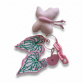 .𖥔 ݁ ˖LoopJelly𓂃.☘︎ ݁˖Pixel Leaves Keychain🌿Pink Symphony Caladium 💗